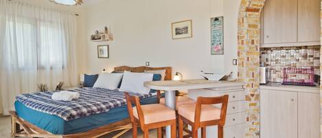 1 slaapkamer, een strijkplank/strijkijzer, gratis wifi, beddengoed