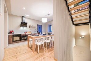 KĂŒhlschrank, Mikrowelle, Ofen, Herdplatte