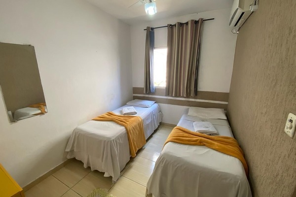 Camera Basic con 2 letti singoli | Minibar, una scrivania, Wi-Fi gratuito, lenzuola