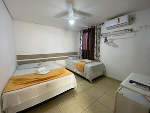 Minibar, desk, free WiFi, bed sheets - Hospedaria Integração Ipiranga (São Paulo)
