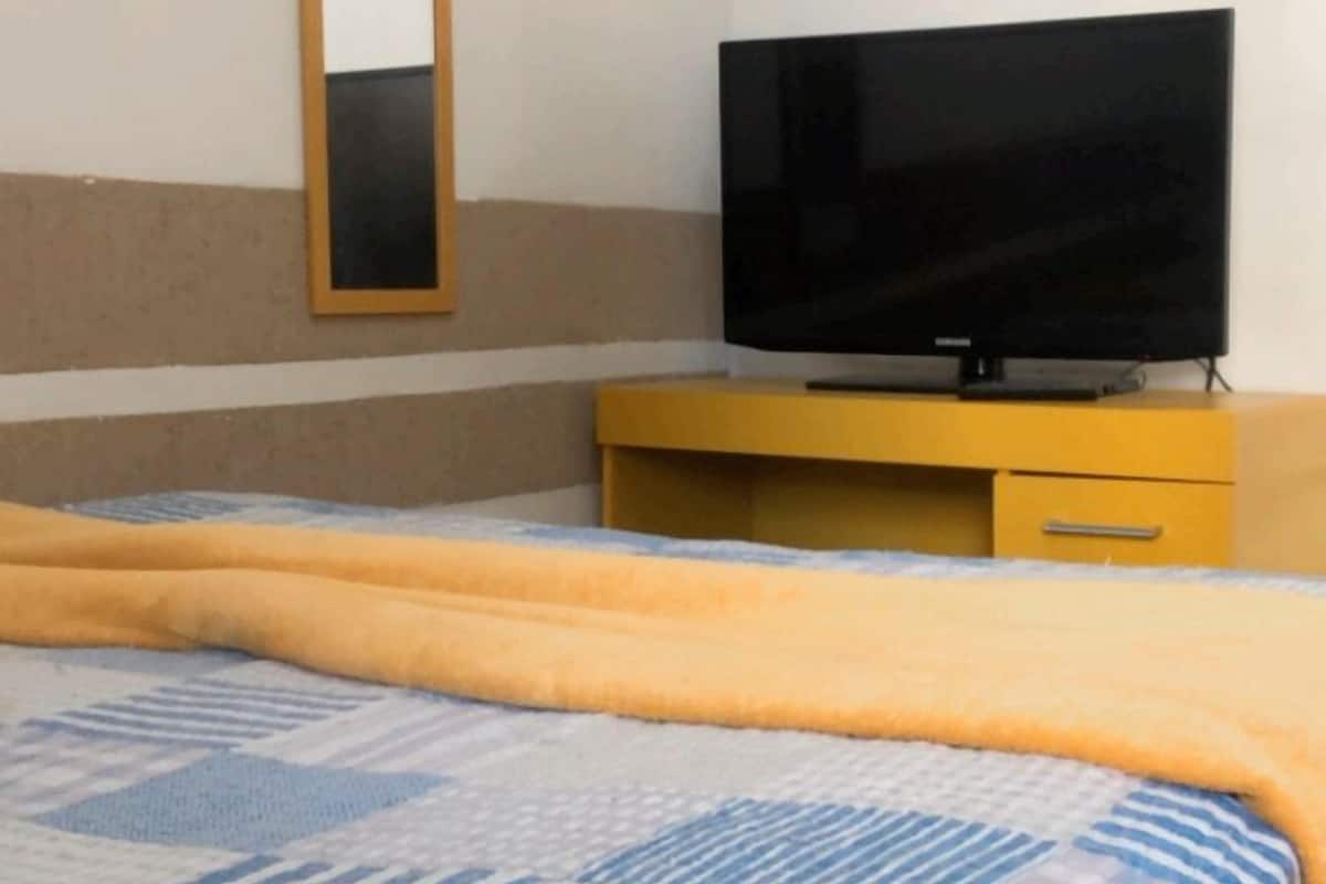 Habitación básica doble | Minibar, escritorio, wifi gratis y ropa de cama
