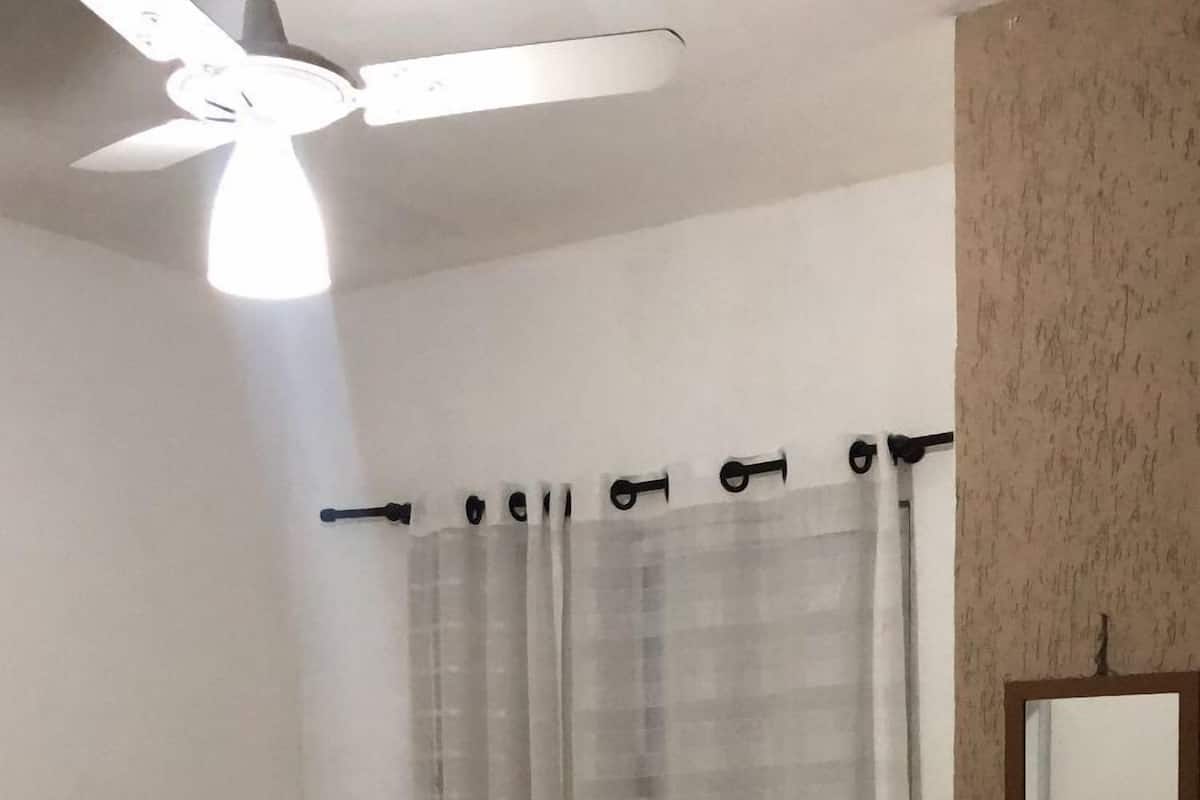 Minibar, escritorio, wifi gratis y ropa de cama