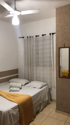 Minibar, desk, free WiFi, bed sheets - Hospedaria Integração Ipiranga (São Paulo)