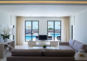 Two Bedroom Suite Swim Up Garden View | Living area