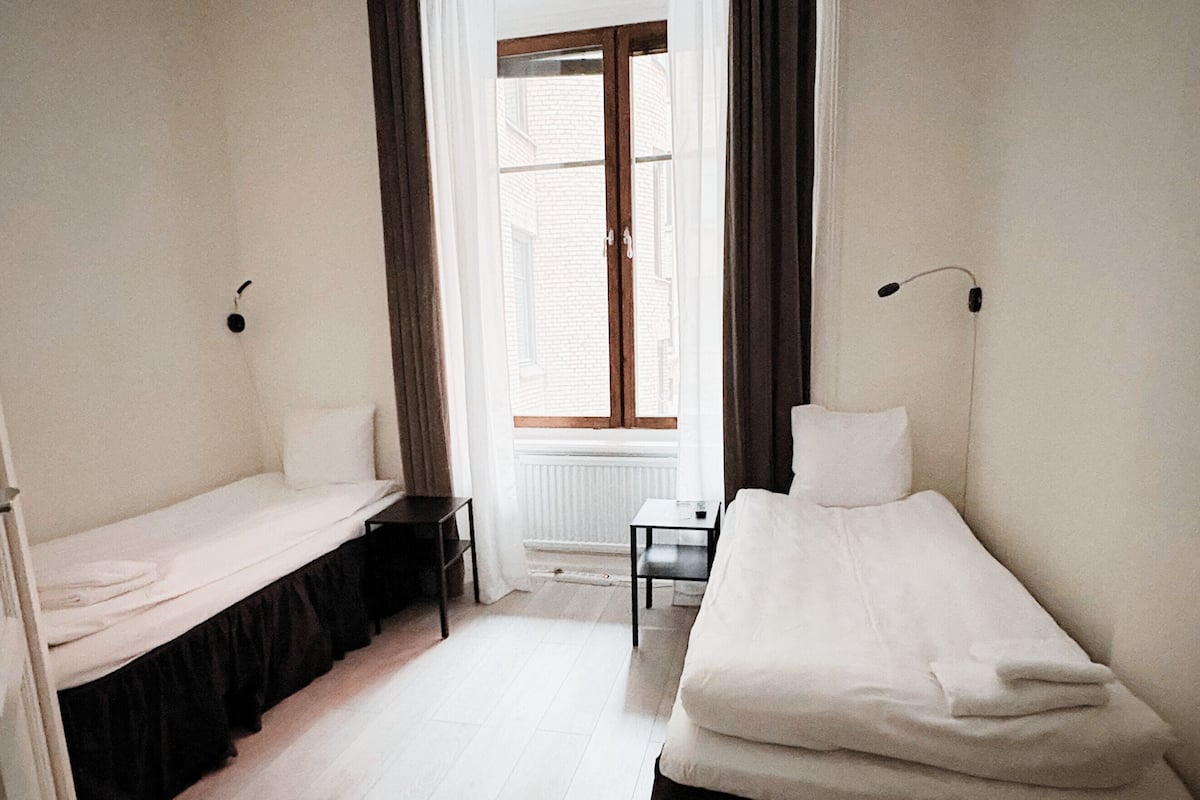 Standard Twin Room | 1 bedroom, hypo-allergenic bedding, down duvets, desk