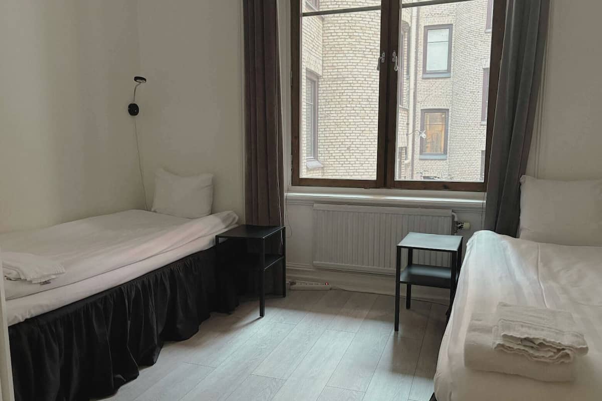 Habitación estándar con 2 camas individuales | 1 habitación, ropa de cama hipoalergénica, wifi gratis y ropa de cama