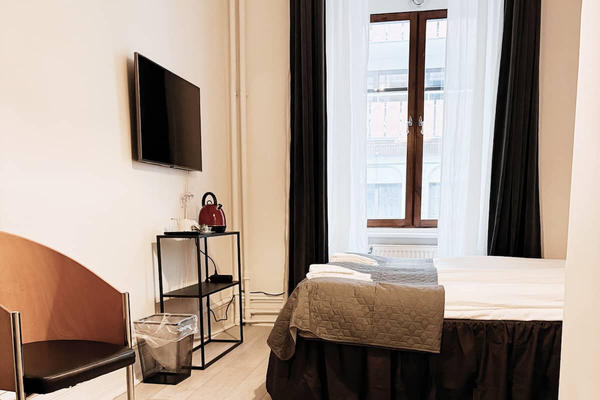 Standard Double or Twin Room | 1 bedroom, hypo-allergenic bedding, down duvets, desk