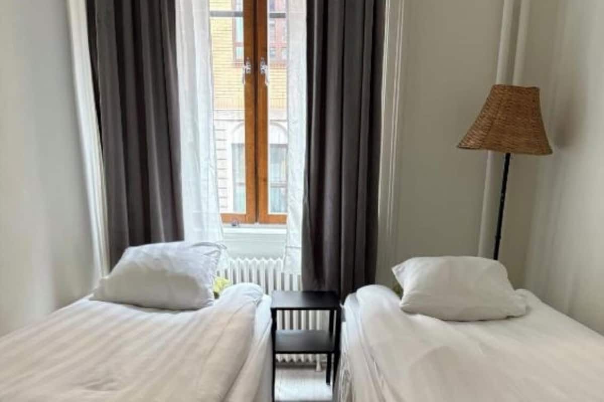 Economy Twin Room, 2 Single Beds, Shared Bathroom | 1 bedroom, hypo-allergenic bedding, down duvets, desk