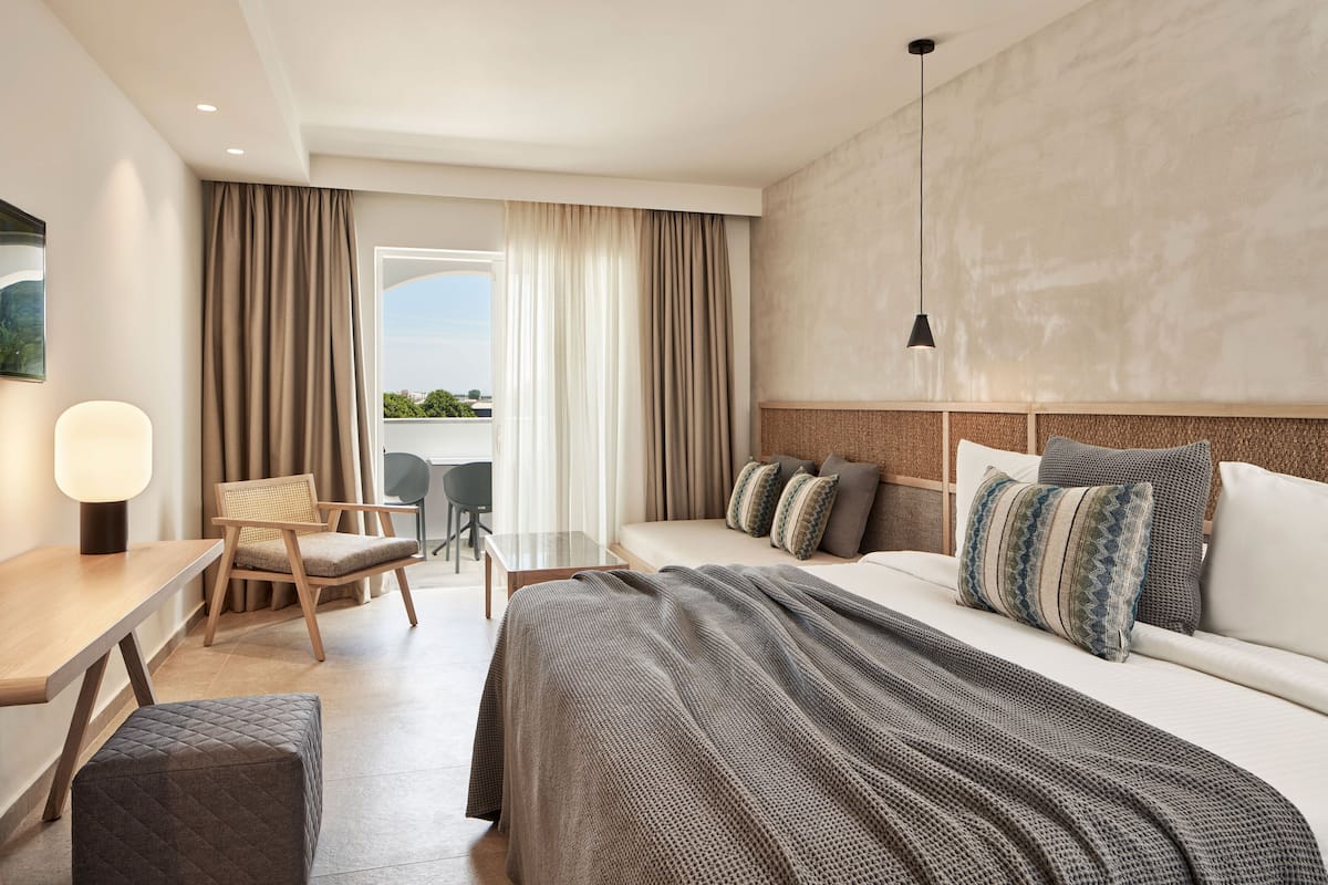 1 bedroom, in-room safe, desk, free WiFi