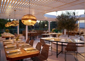 4 restaurants, breakfast, lunch, dinner served; international cuisine - Atlantica Marmari Palace (Kos)