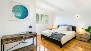 5 habitaciones, tabla de planchar con plancha, cuna de viaje y internet 