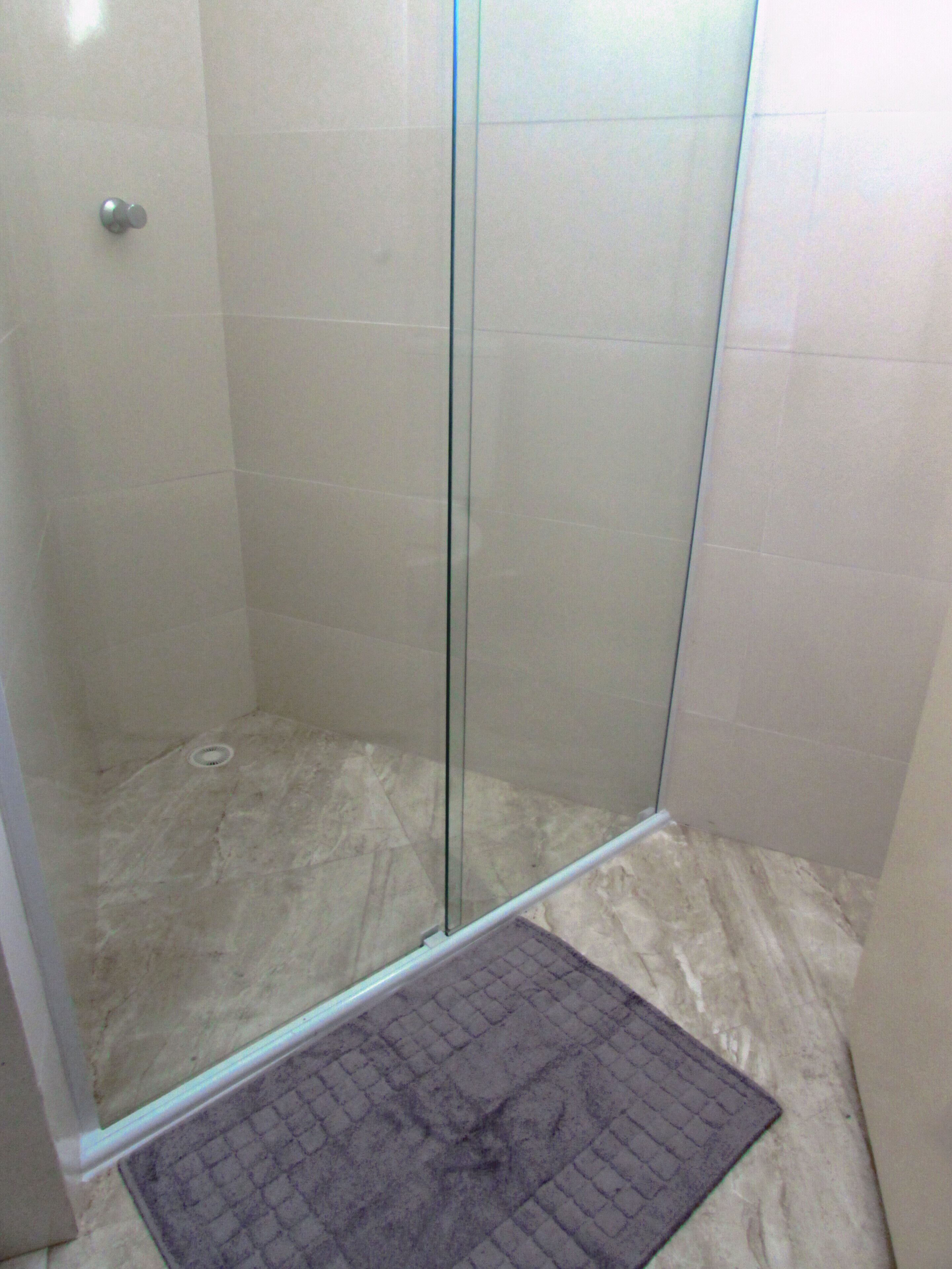 basic double room | bathroom | towels, soap, toilet paper