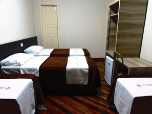 Standard Quadruple Room | Minibar, free WiFi - Hotel Minho - Próximo a 25 de Março, Brás e Bom Retiro (São Paulo)