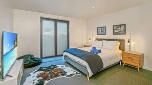 3 bedrooms, iron/ironing board, travel crib, internet