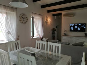 Dining - Comfort and Relaxation in the historic center of Alghero (Alghero)