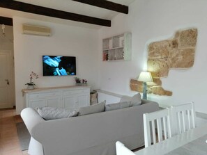 TV - Comfort and Relaxation in the historic center of Alghero (Alghero)