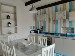 Fridge, oven, dishwasher, coffee/tea maker