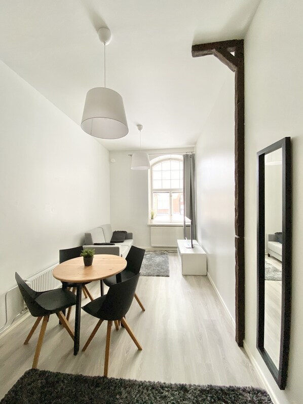 City Studio Suite | Individually decorated, individually furnished, desk, laptop workspace