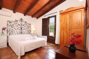 5 室のベッドルーム、セーフティボックス (室内)、アイロン / アイロン台、ベッドシーツ