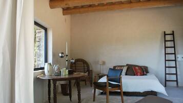 3 slaapkamers, een strijkplank/strijkijzer, gratis wifi, beddengoed