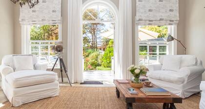 Romantic hideaway with Mountain Views