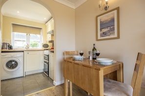 Microwave - Little Emmaus, Cley-next-the-Sea, Norfolk (Cley-next-the-Sea)