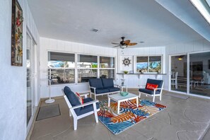 Interior - Island Oasis-Waterfront Pool home! 10 min walk to the beach! (Marco Island)