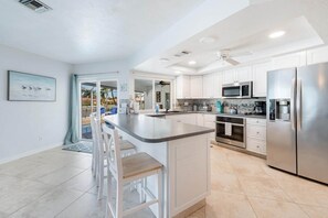 Fridge, microwave, oven, stovetop - Island Oasis-Waterfront Pool home! 10 min walk to the beach! (Marco Island)