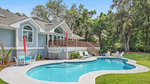 A house with a swimming pool, a deck, and outdoor furniture. - Spectacular home located on the Robert Trent Jones Golf Course (Hilton Head)