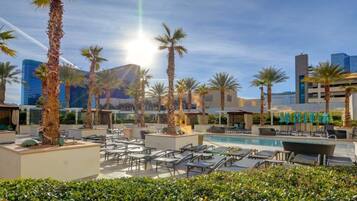 Piscine extérieure, piscine chauffée