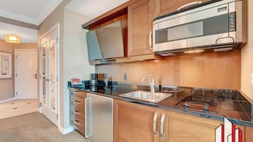 Fridge, microwave, stovetop, coffee/tea maker