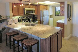 Private kitchen - Gulf Front 2B/2B Dream Vacation Condo At Carlos Pointe Beach Club With Amazing Views! Gorgeous Beach! Southern Tip of Island! (Fort Myers Beach)