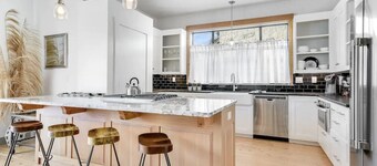 The Gardens of Barons Crk #B 3 Bdrm w Pool/Hottub 1Blk Main