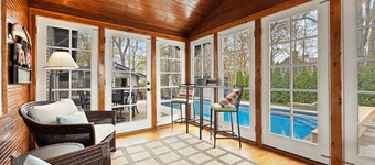 Heated pool and steps from downtown Saugatuck! Family-friendly retreat