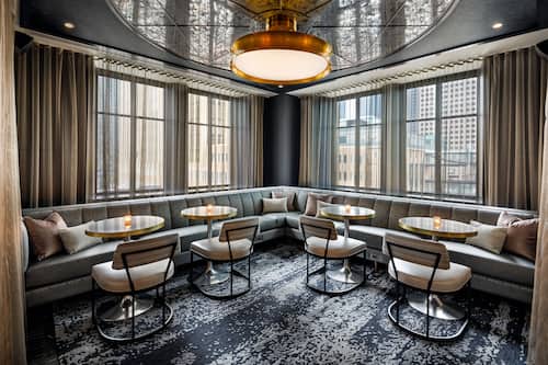 2 restaurants, breakfast, dinner, brunch served; American cuisine