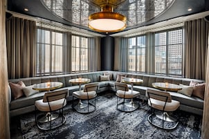 2 restaurantes; se sirve desayuno, cena y brunch; cocina americana