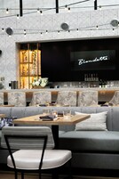 2 间餐厅，供应早餐、晚餐和早午餐，美洲菜