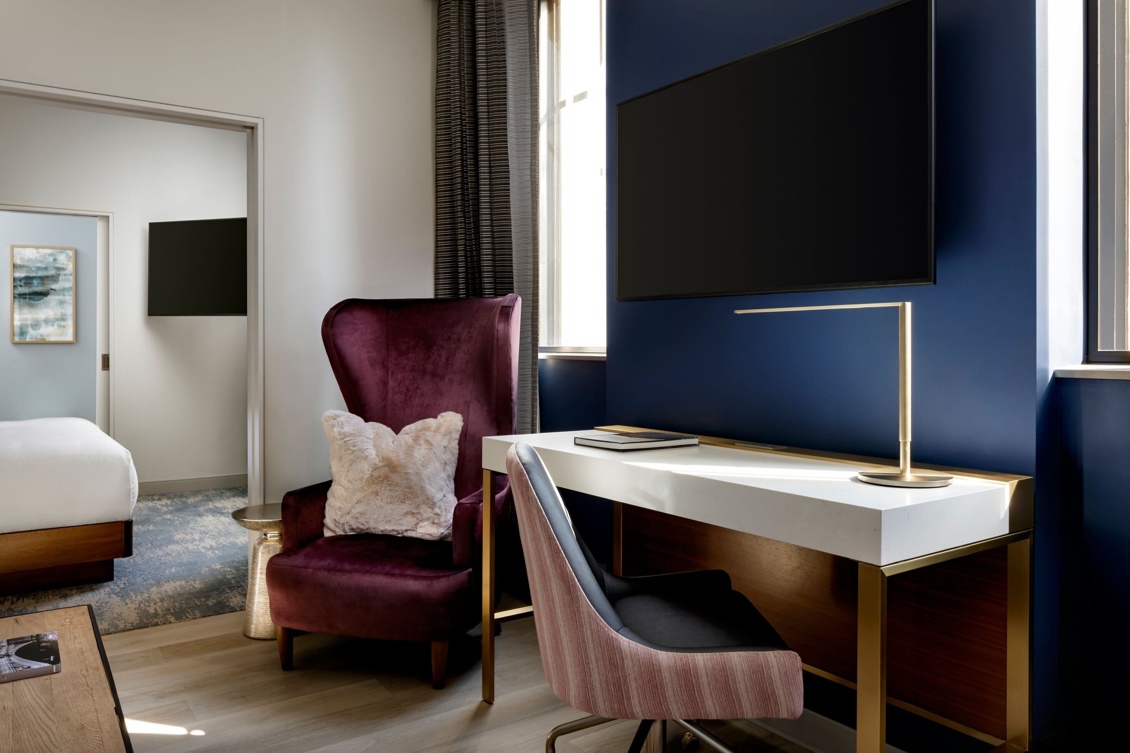 suite, 1 king bed with sofa bed | premium bedding, in-room safe, desk, laptop workspace