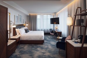 Quarto, 1 cama King, vista para a cidade, no canto | Roupas de cama premium, cofres nos quartos, escrivaninha