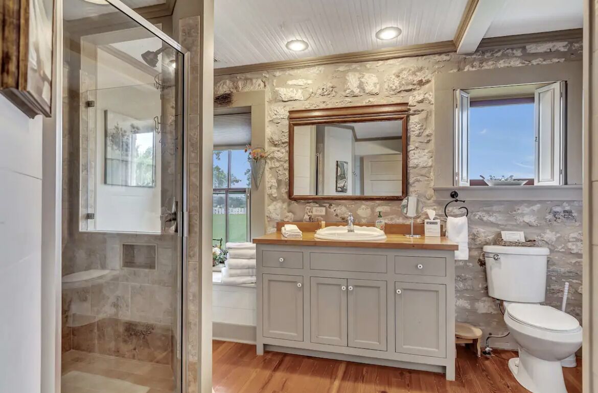 Bathtub, hair dryer, towels