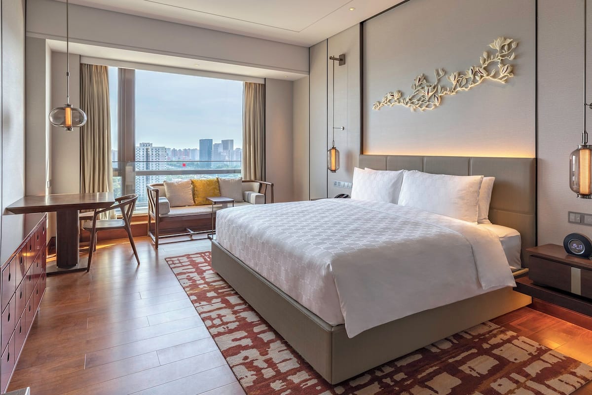 1 Schlafzimmer, hochwertige Bettwaren, Daunenbettdecken