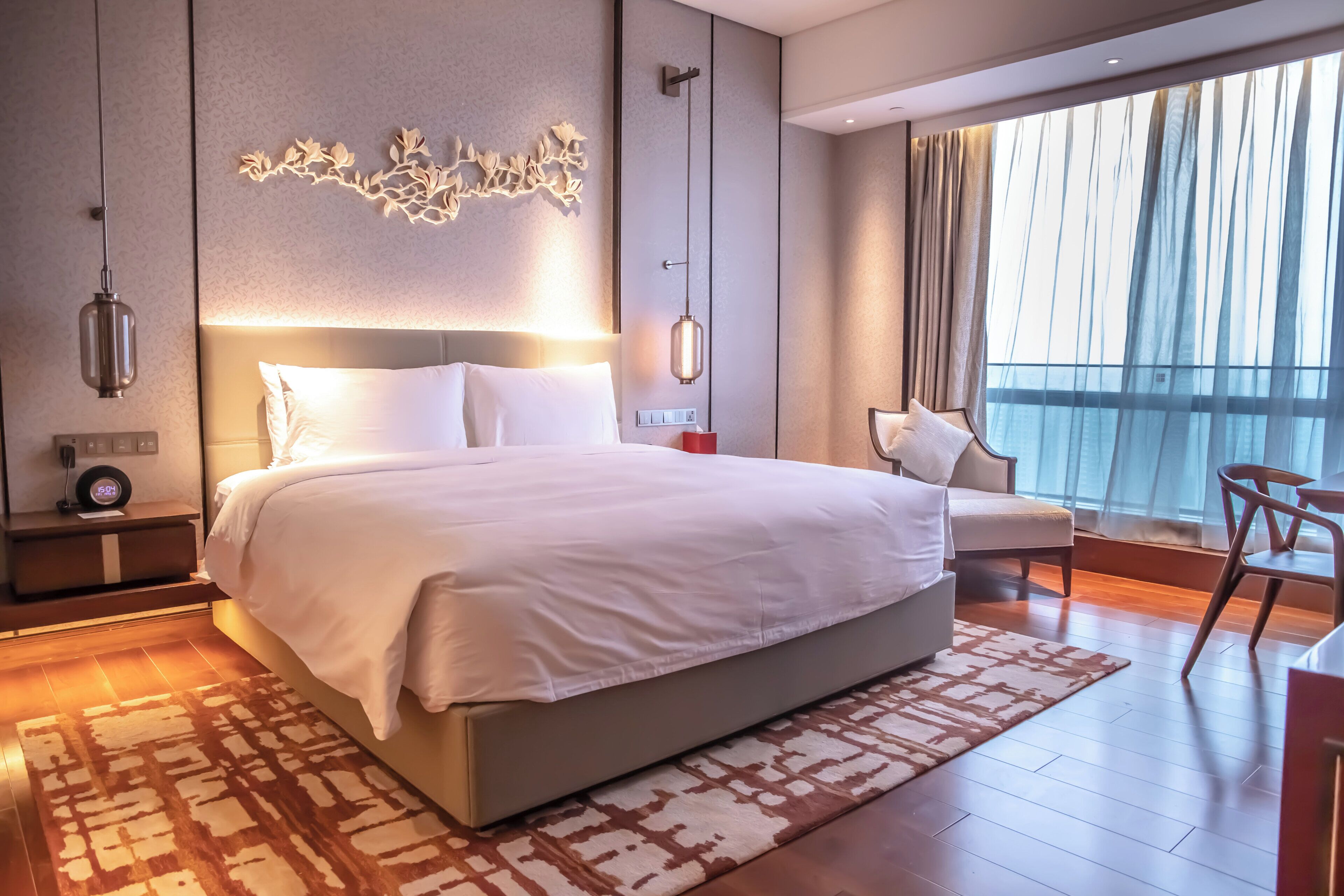 高級寢具、羽絨被、記憶棉床墊、房內夾萬