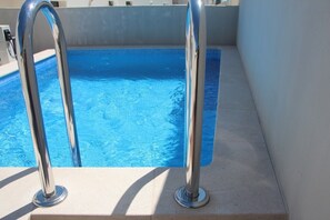 Piscina all'aperto, una piscina riscaldata