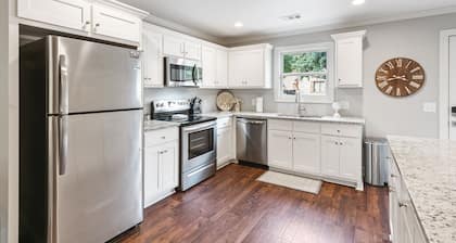 ★ Downtown Helen Home ★ Relaxing Views + Charm ★