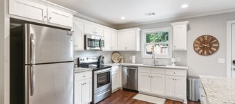 ★ Downtown Helen Home ★ Serene Views + Charm ★