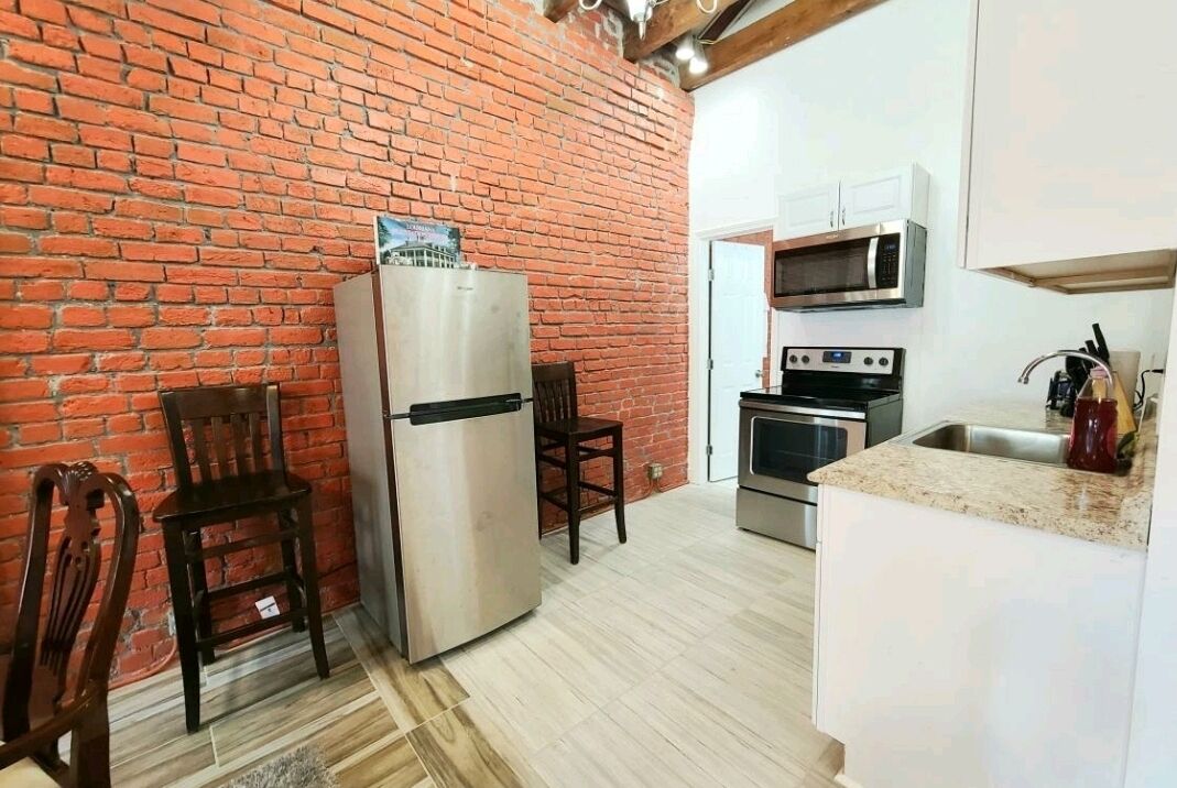 Coffee/tea maker, fridge, microwave, oven