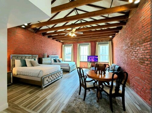 Downtown New Orleans Penthouse - 2 Min Walk to French Quarter - 4A