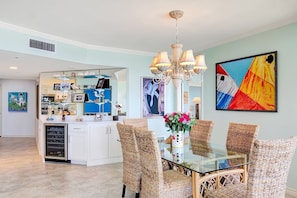 Dining - Sandpiper Condominiums 905, Panoramic Gulf Views w/ direct access to Mustang Island/Port A beaches. (Port Aransas)