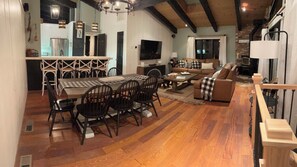 Open Living Room with Family Dinning - Updated and Fabulos, condo with outdoor sundeck close to everything (Mammoth Lakes)