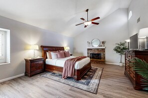 4 bedrooms, desk, iron/ironing board, travel crib